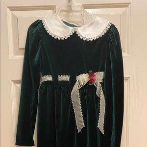 Green velvet Rare Editions dress. Off white collar and bow.